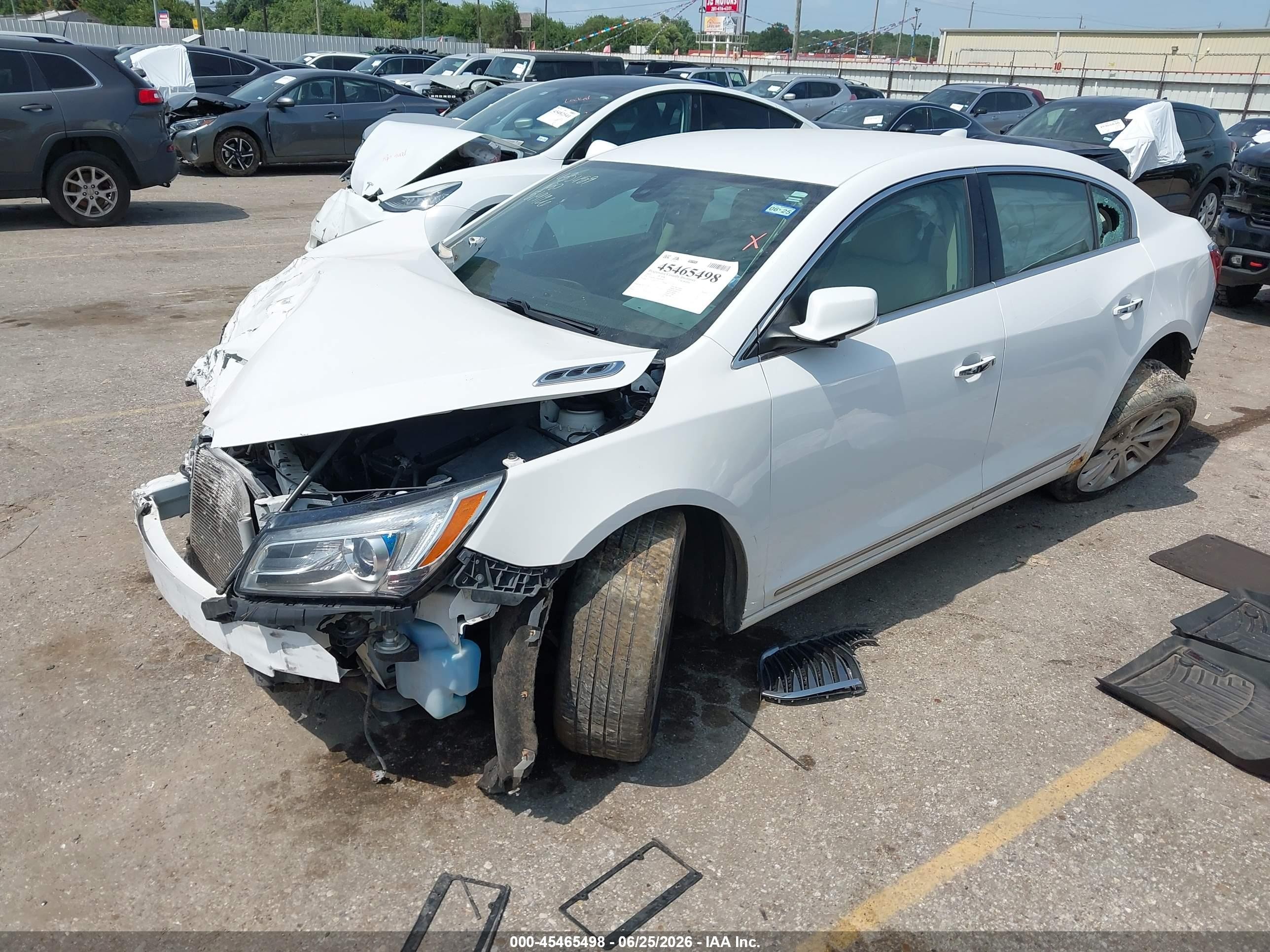 2015 Buick Lacrosse   White vin: 1G4GB5G32FF166995