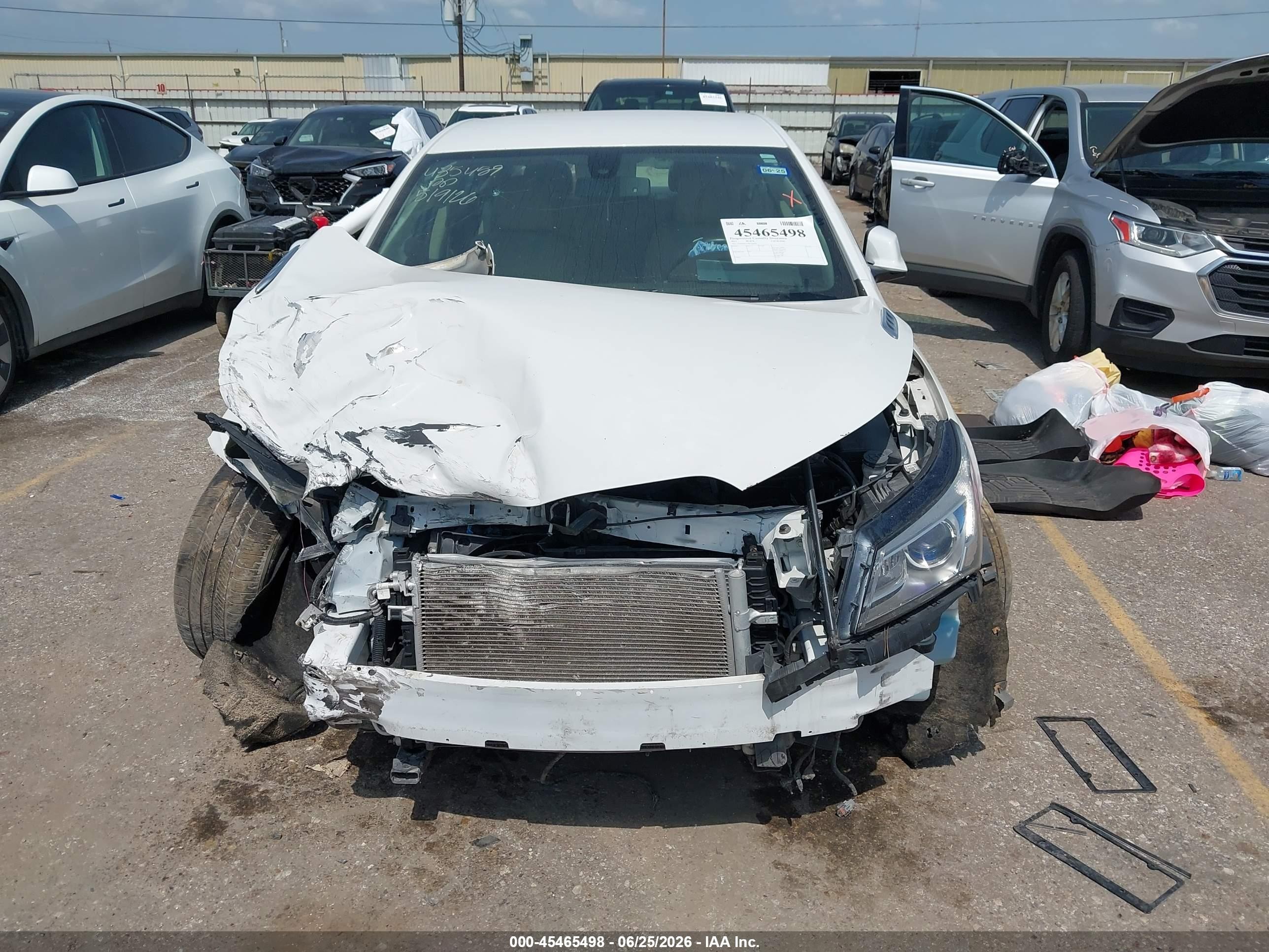 2015 Buick Lacrosse   White vin: 1G4GB5G32FF166995
