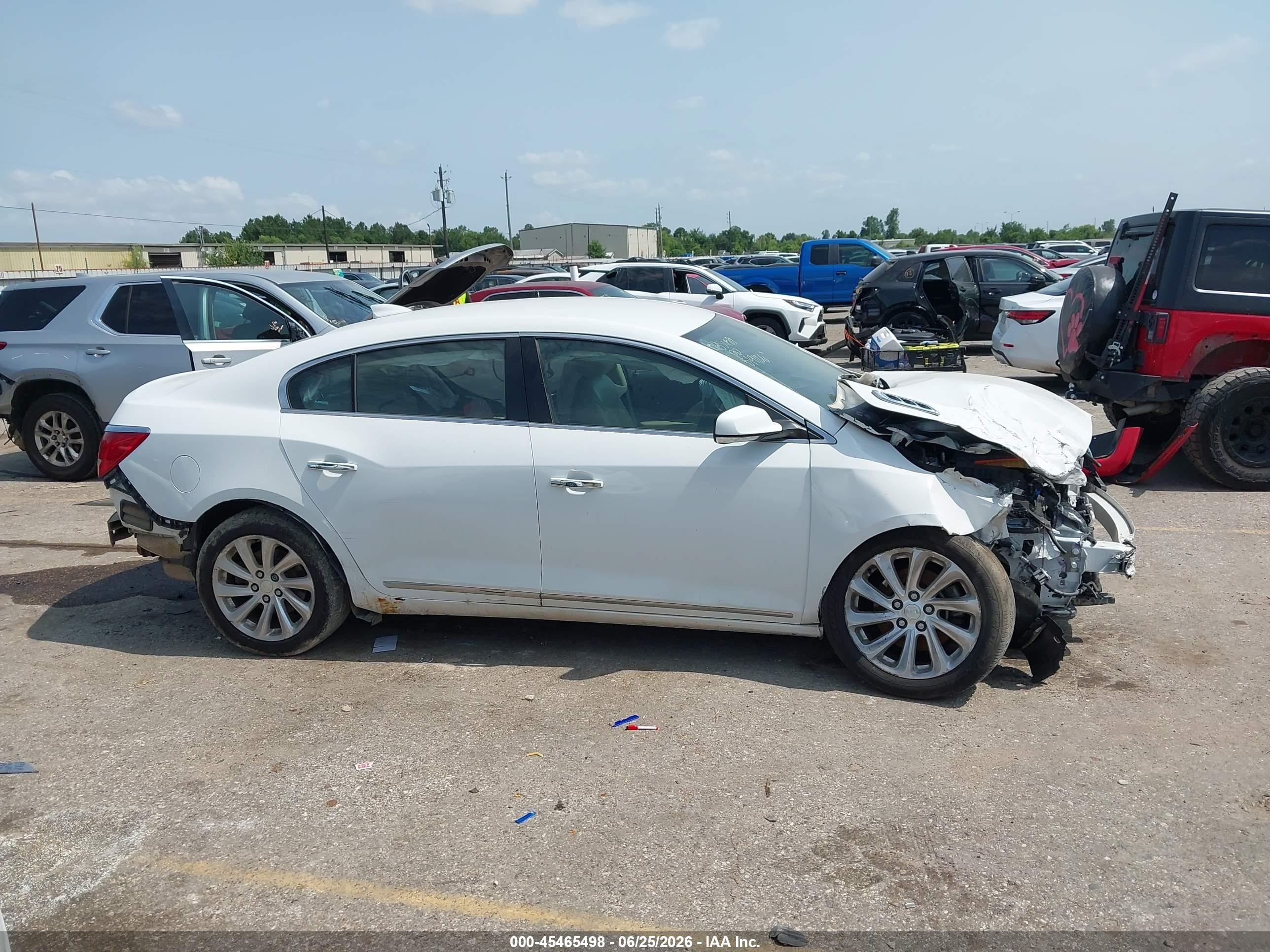 2015 Buick Lacrosse   White vin: 1G4GB5G32FF166995