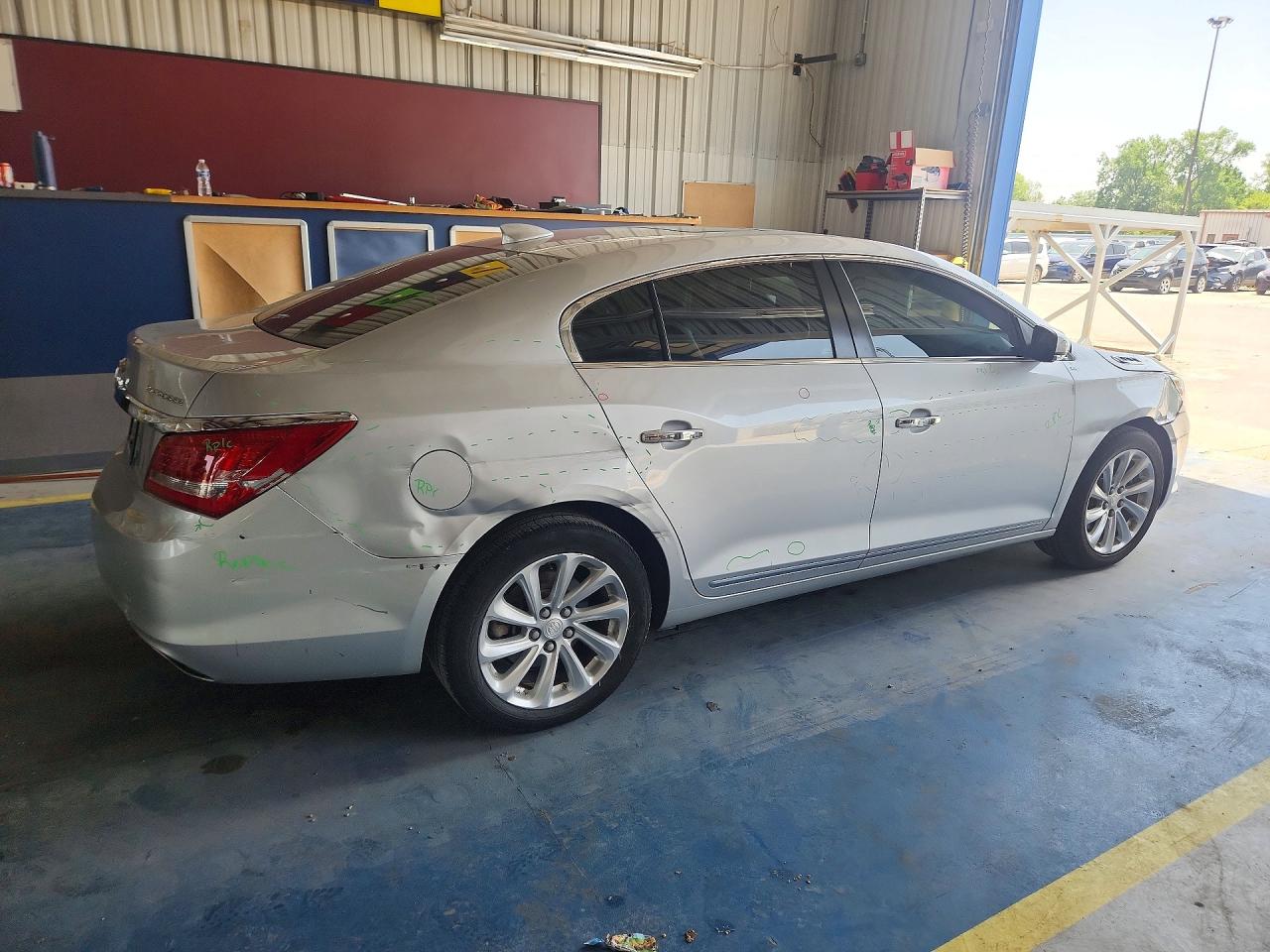 2015 Buick Lacrosse Silver vin: 1G4GB5G32FF182906