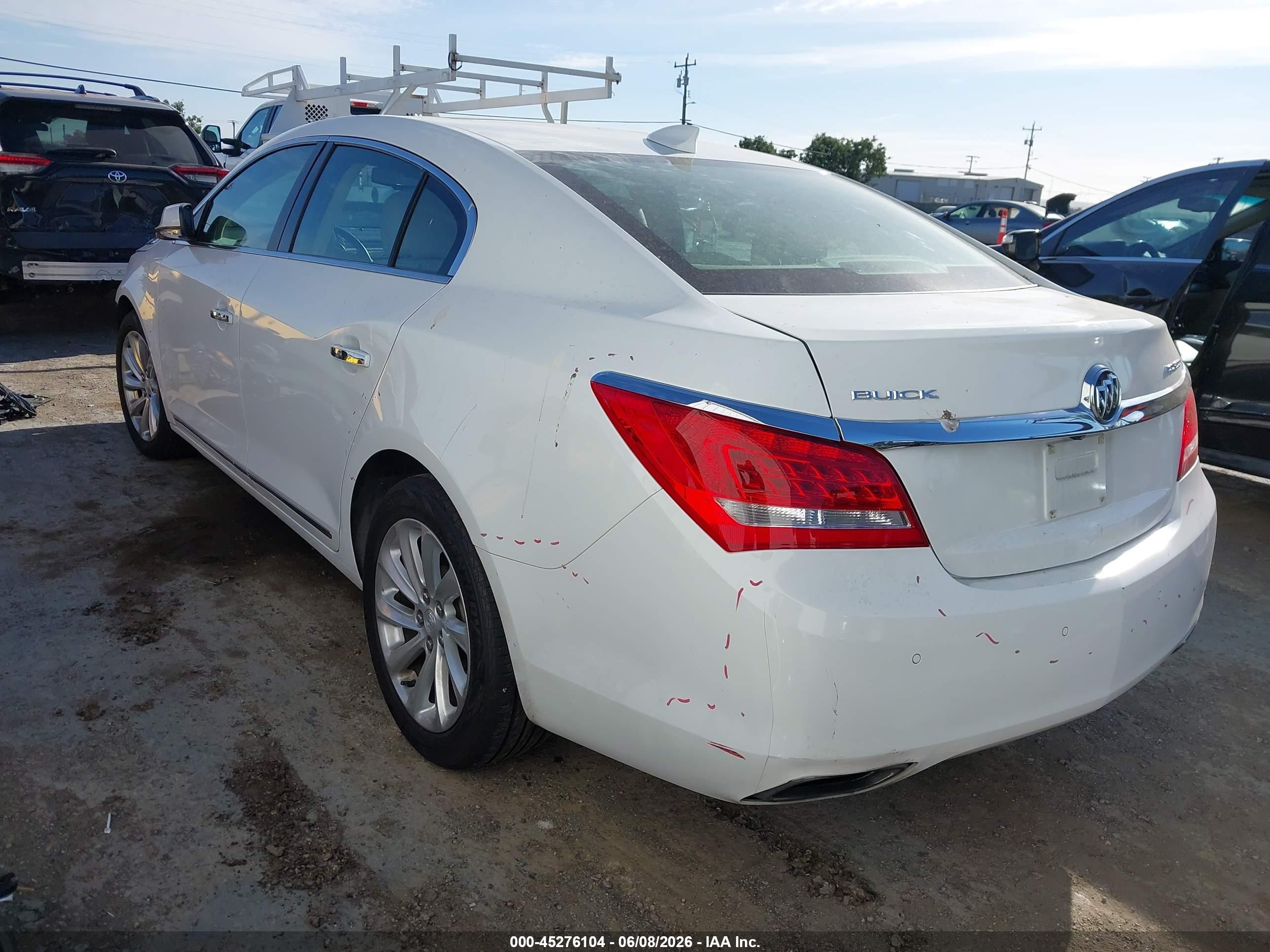 2016 Buick Lacrosse Leather Белый vin: 1G4GB5G32GF254138