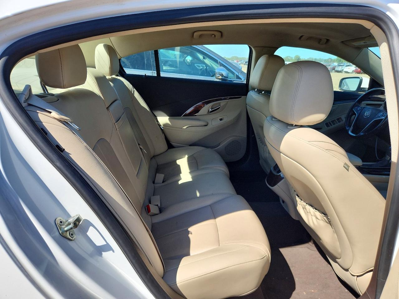 2015 Buick Lacrosse White vin: 1G4GB5G33FF143922