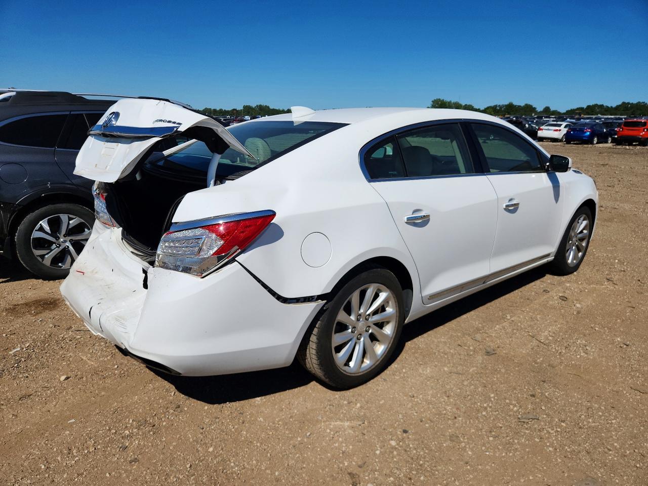 2015 Buick Lacrosse White vin: 1G4GB5G33FF143922