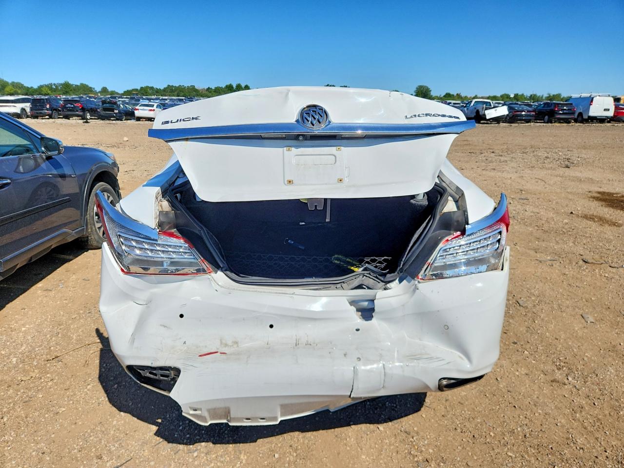 2015 Buick Lacrosse White vin: 1G4GB5G33FF143922