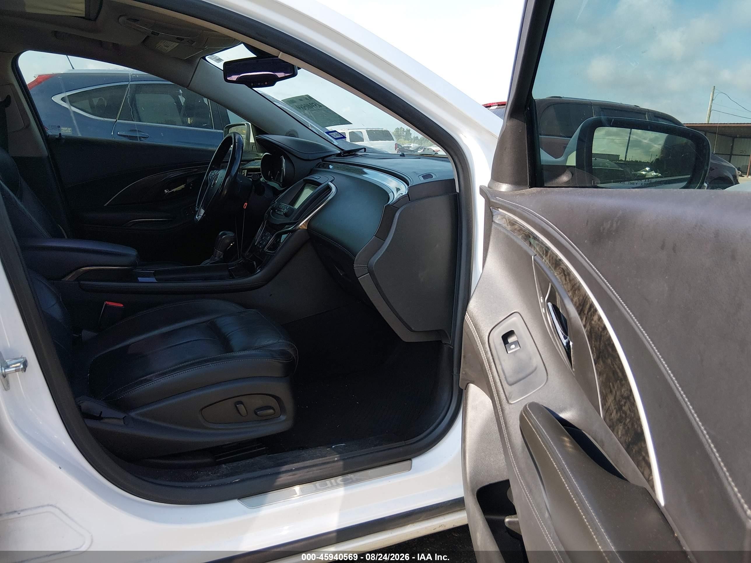 2015 Buick Lacrosse Leather Белый vin: 1G4GB5G33FF306181