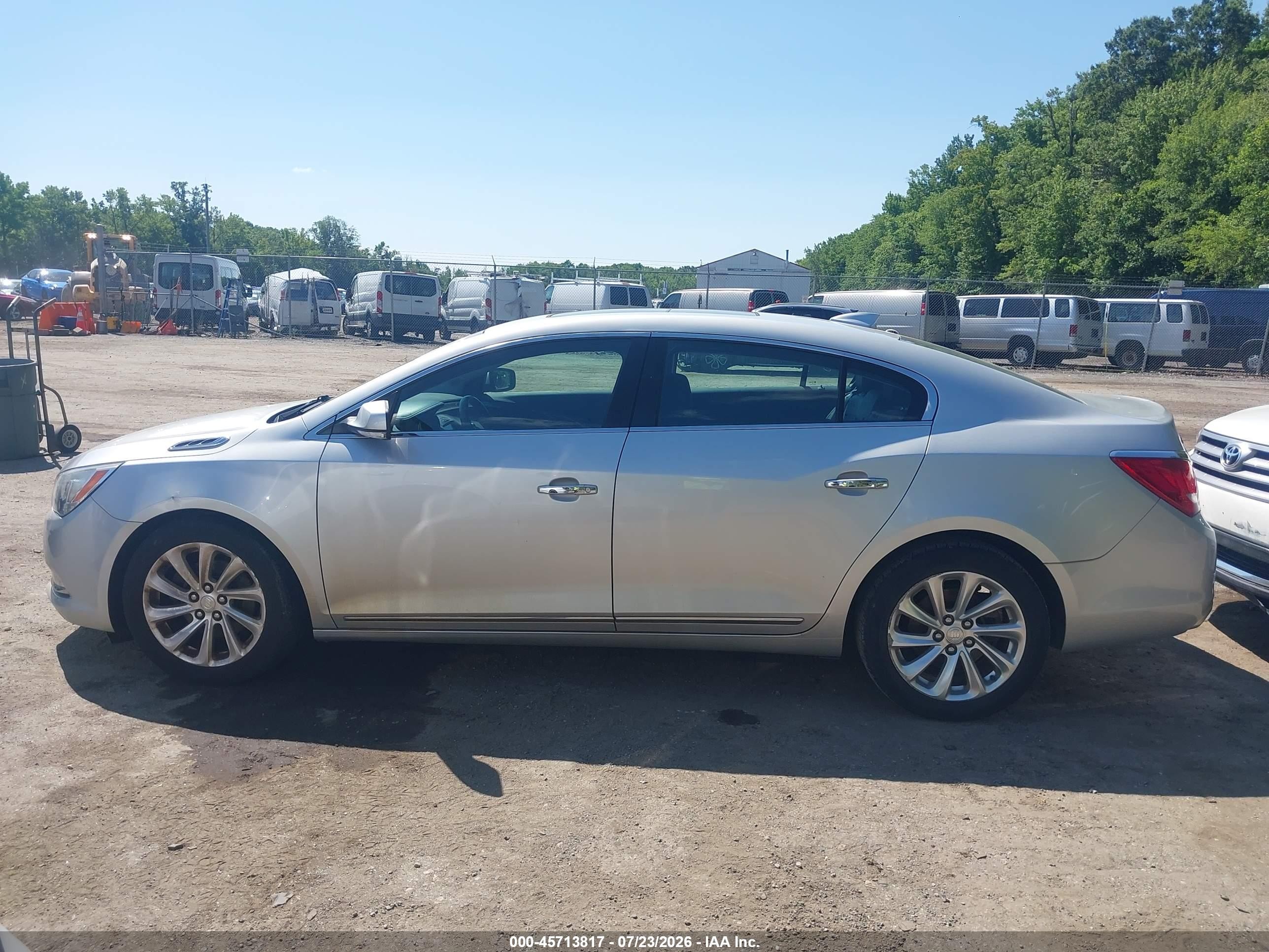 2015 Buick Lacrosse Leather Silver vin: 1G4GB5G33FF306469