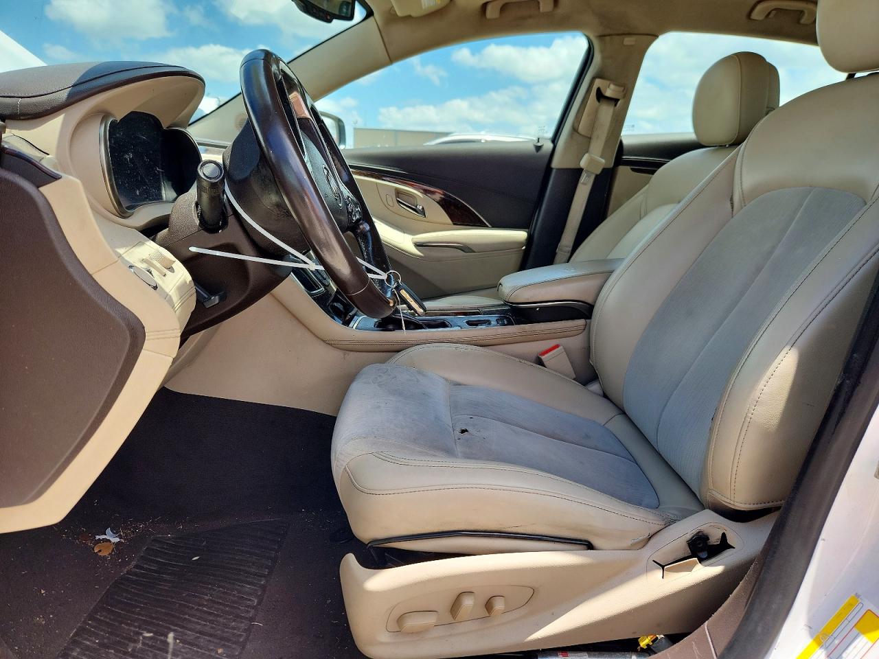 2015 Buick Lacrosse White vin: 1G4GB5G33FF328858