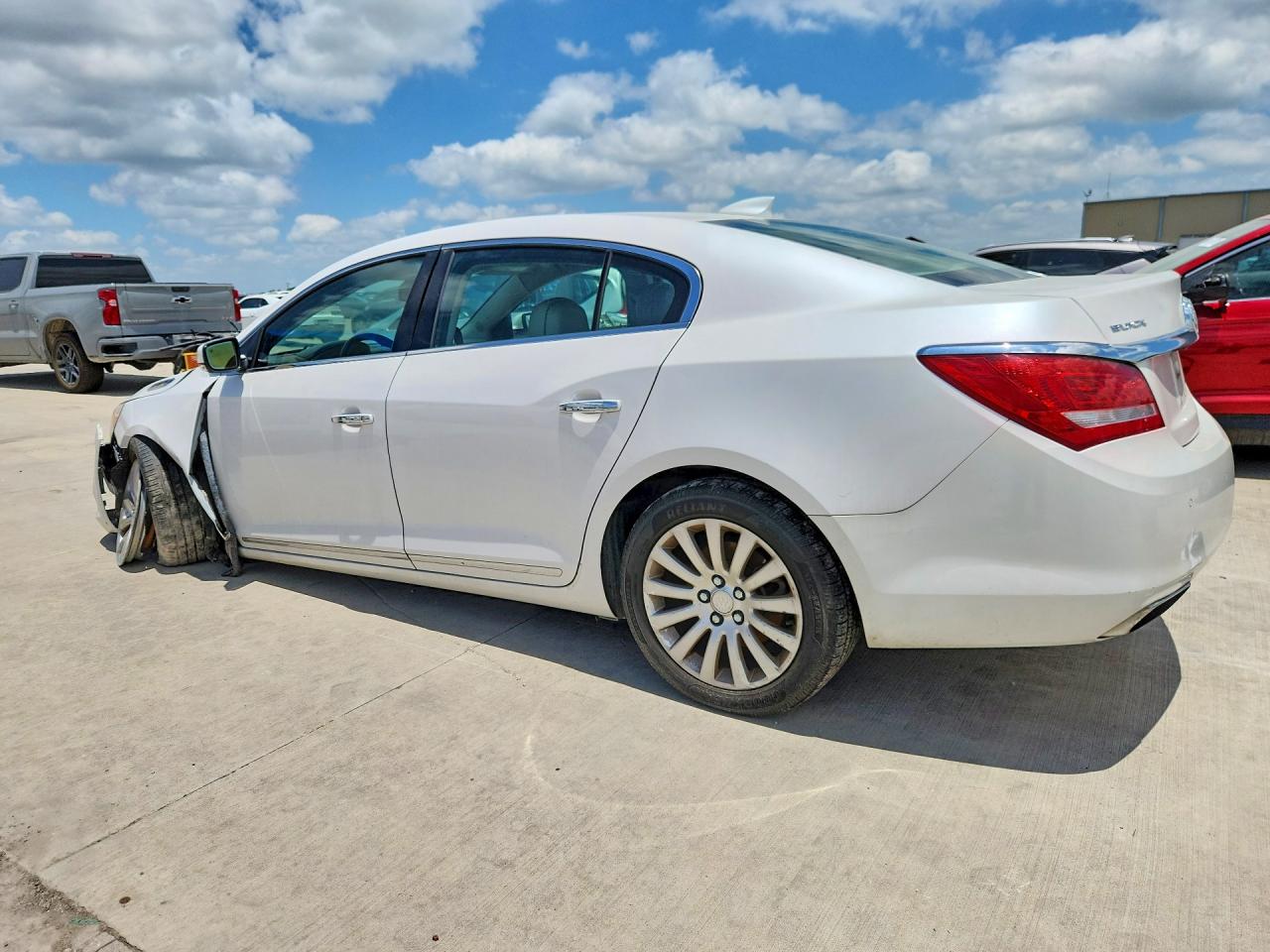2015 Buick Lacrosse White vin: 1G4GB5G33FF328858