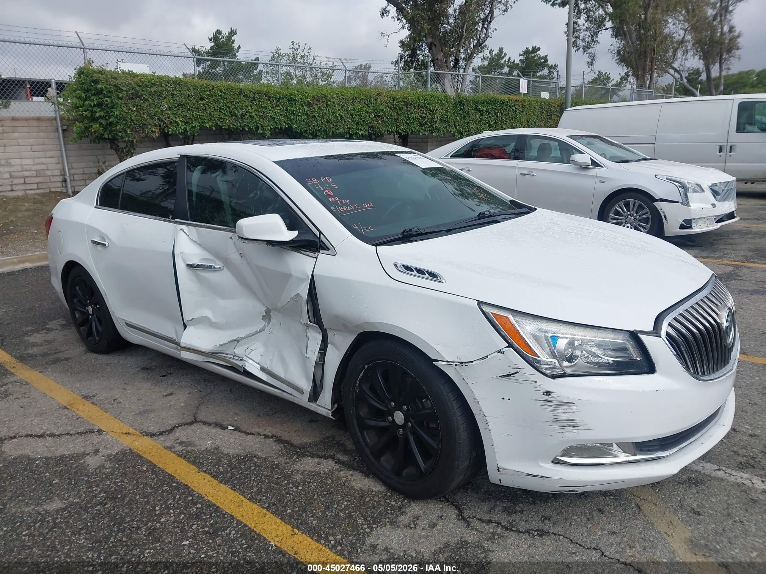 2015 Buick Lacrosse Leather White vin: 1G4GB5G34FF119435