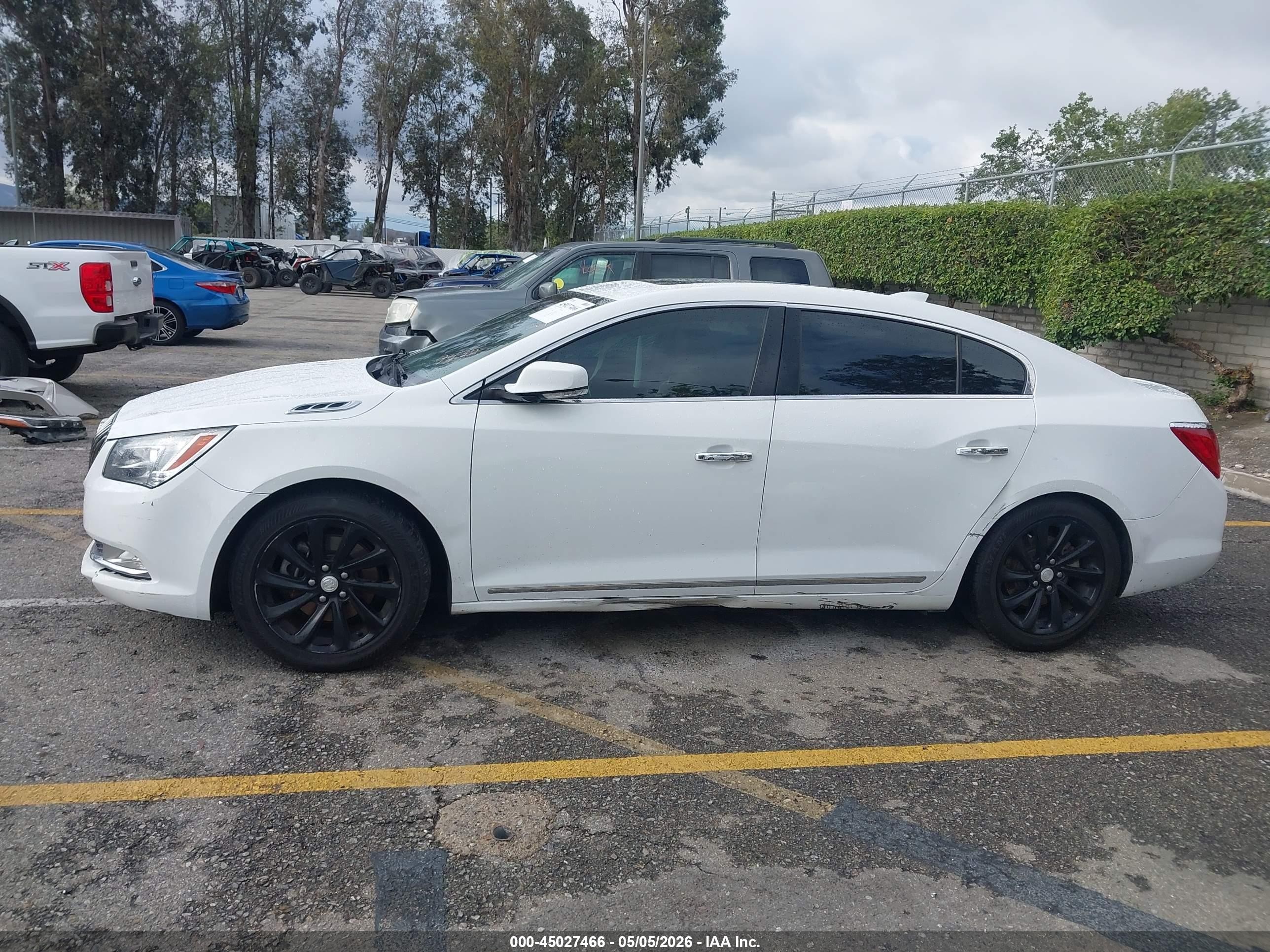 2015 Buick Lacrosse Leather White vin: 1G4GB5G34FF119435
