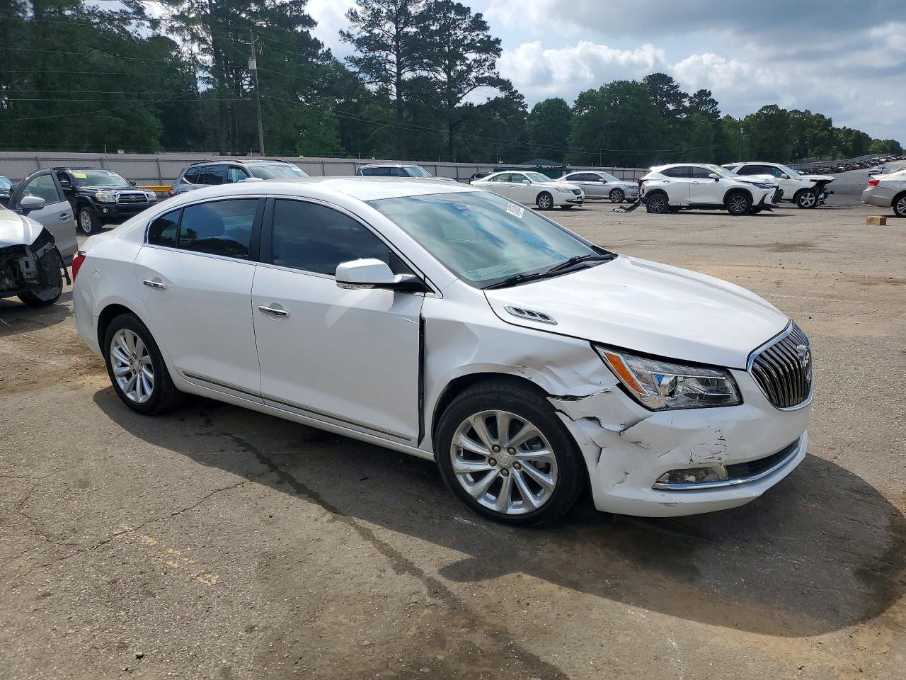 2015 Buick Lacrosse Белый vin: 1G4GB5G34FF246038