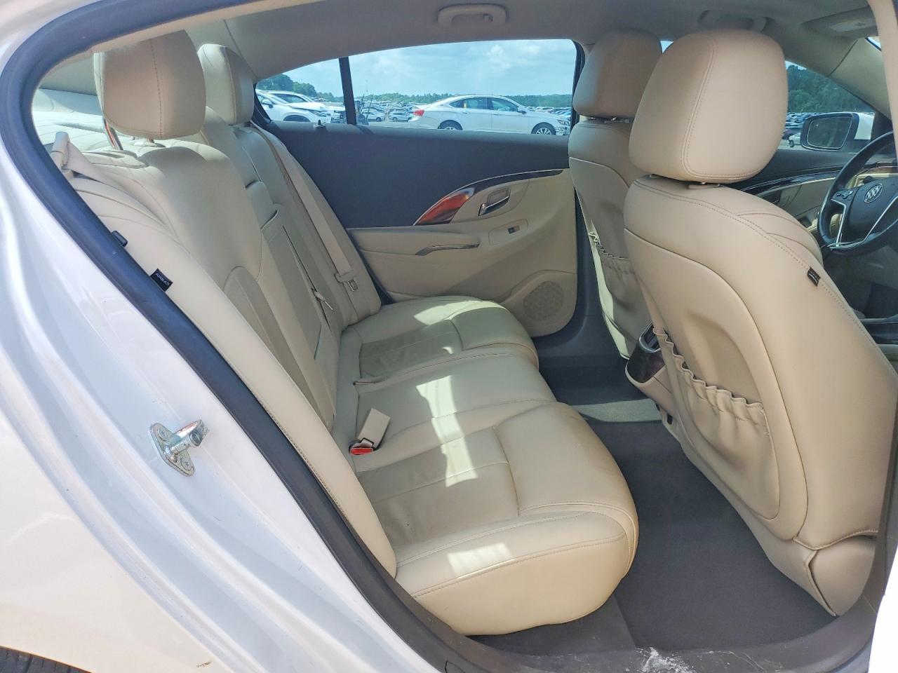 2015 Buick Lacrosse Белый vin: 1G4GB5G34FF246038