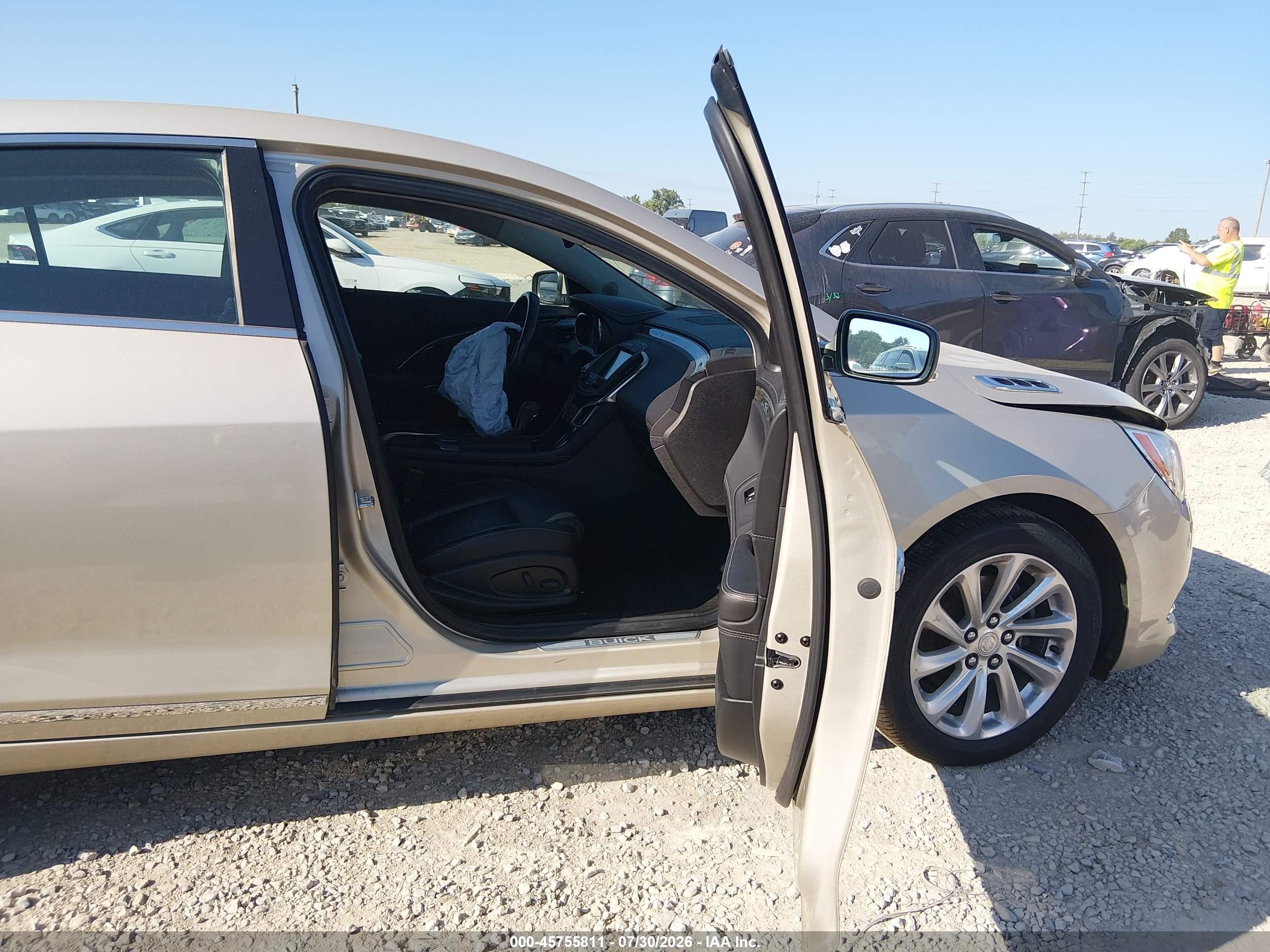 2014 Buick Lacrosse Leather Group Beige vin: 1G4GB5G35EF103470