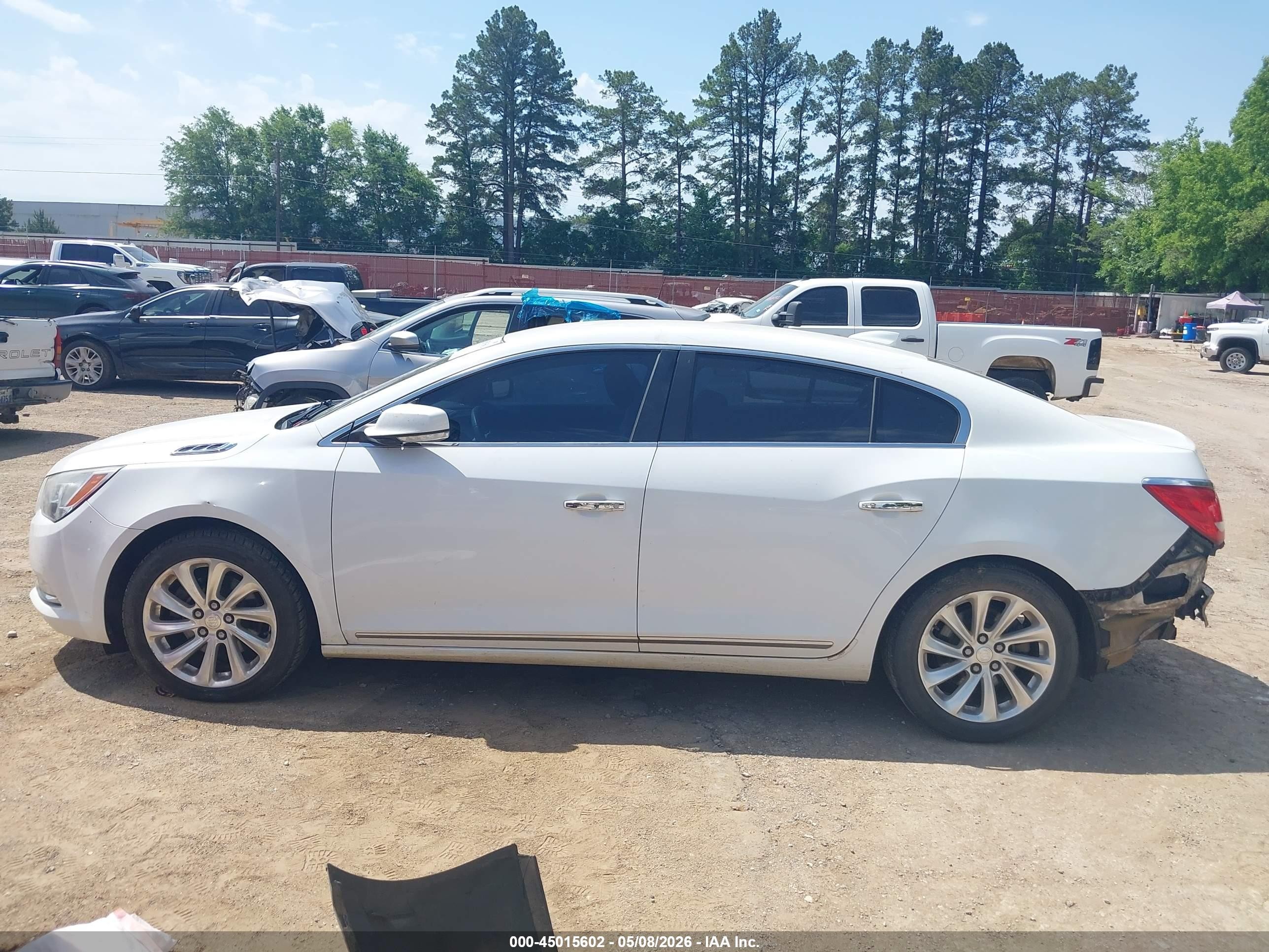 2015 Buick Lacrosse   White vin: 1G4GB5G35FF129097