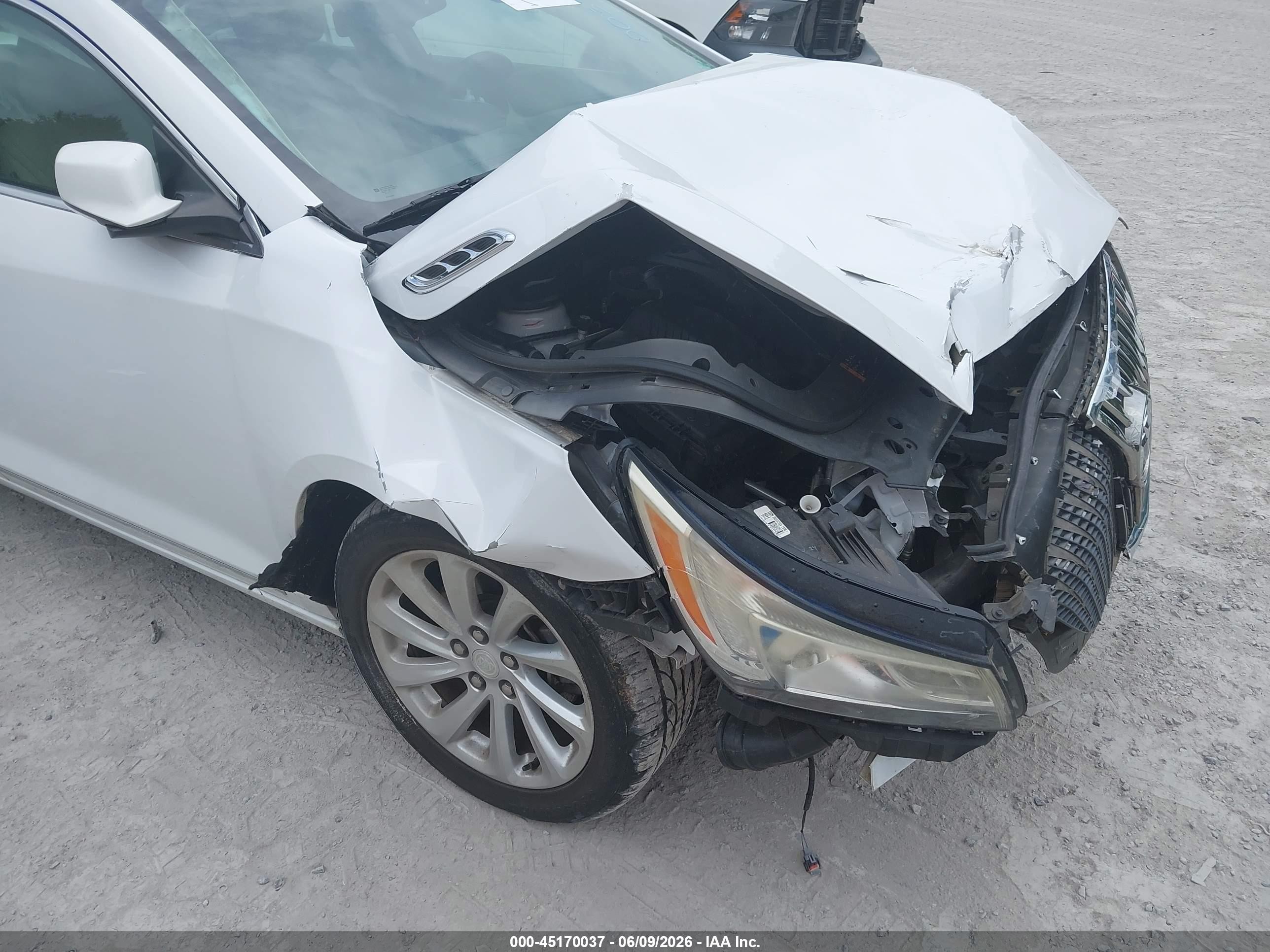 2015 Buick Lacrosse Leather White vin: 1G4GB5G35FF247960