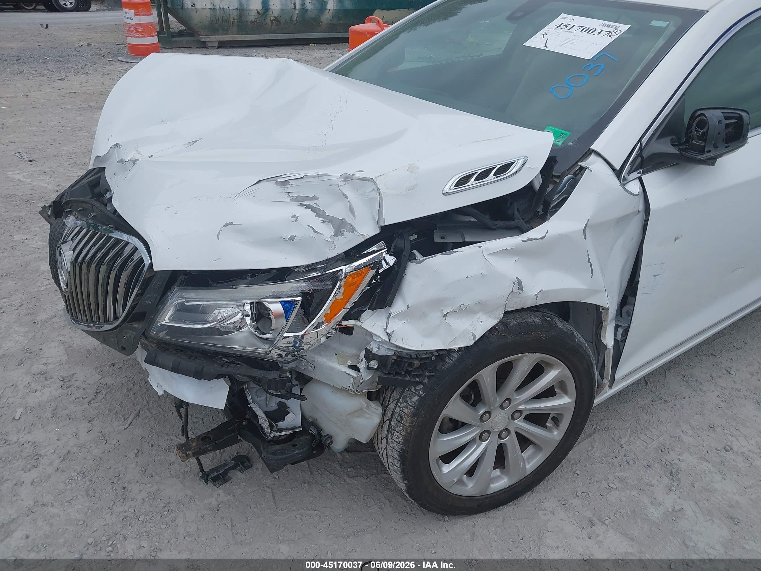2015 Buick Lacrosse Leather White vin: 1G4GB5G35FF247960