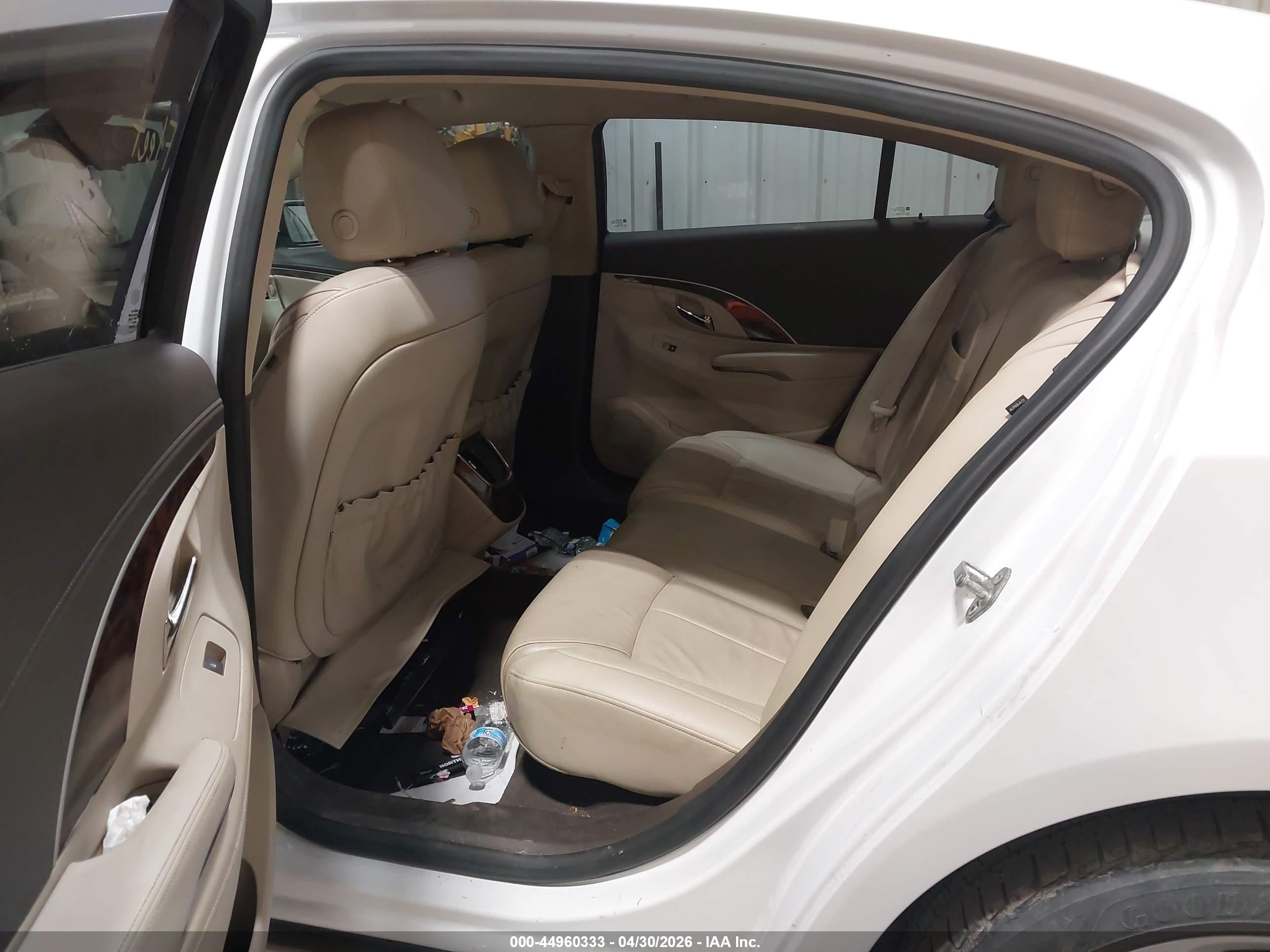 2016 Buick Lacrosse Leather Белый vin: 1G4GB5G35GF142563