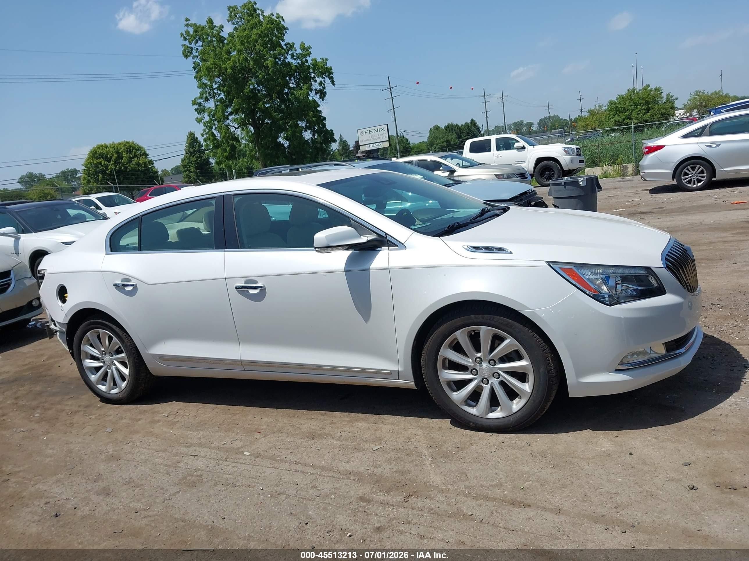 2015 Buick Lacrosse Leather White vin: 1G4GB5G36FF149116