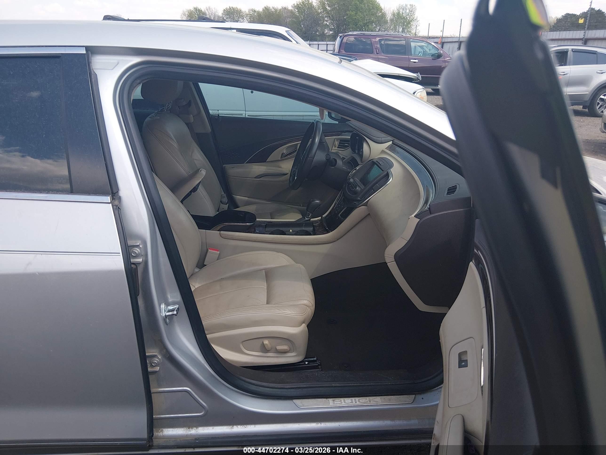 2015 Buick Lacrosse Leather Серебряный vin: 1G4GB5G36FF279915