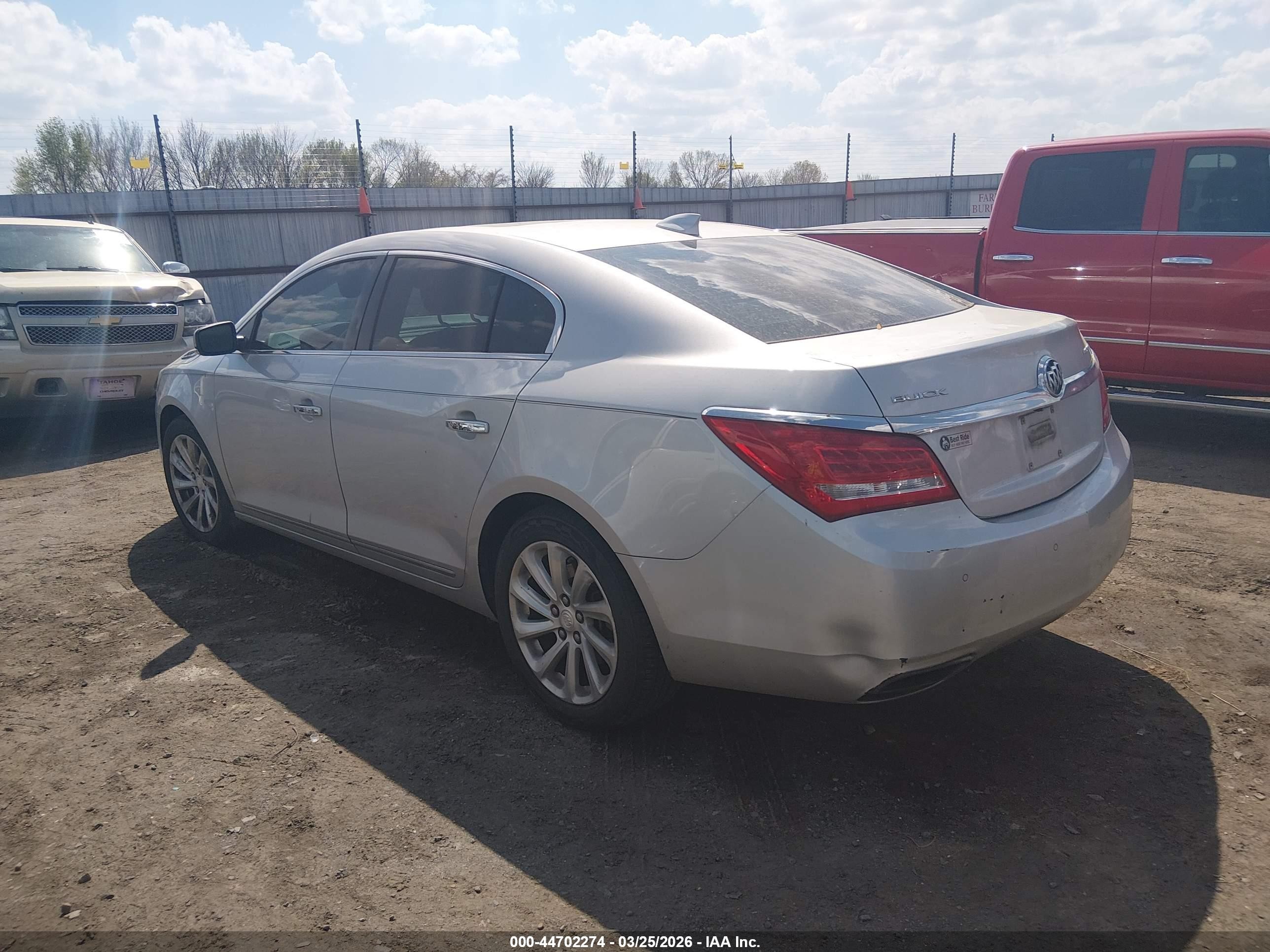 2015 Buick Lacrosse Leather Серебряный vin: 1G4GB5G36FF279915