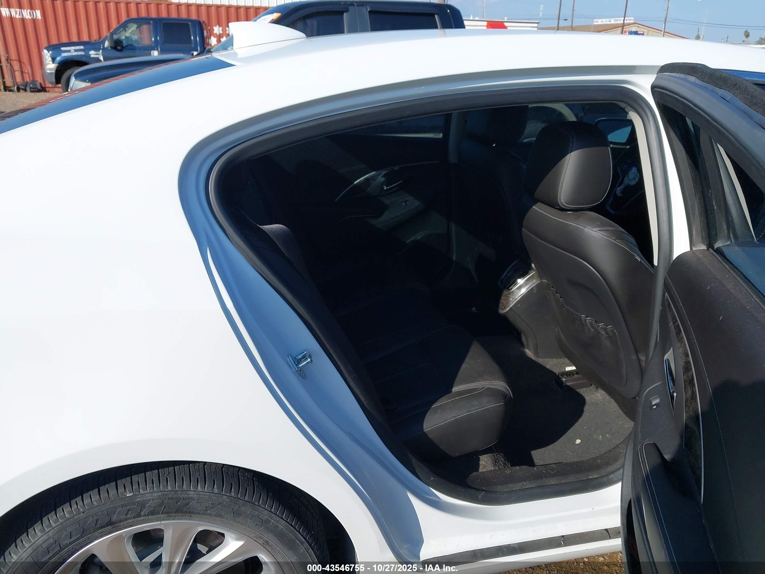 2015 Buick Lacrosse Leather White vin: 1G4GB5G37FF349261