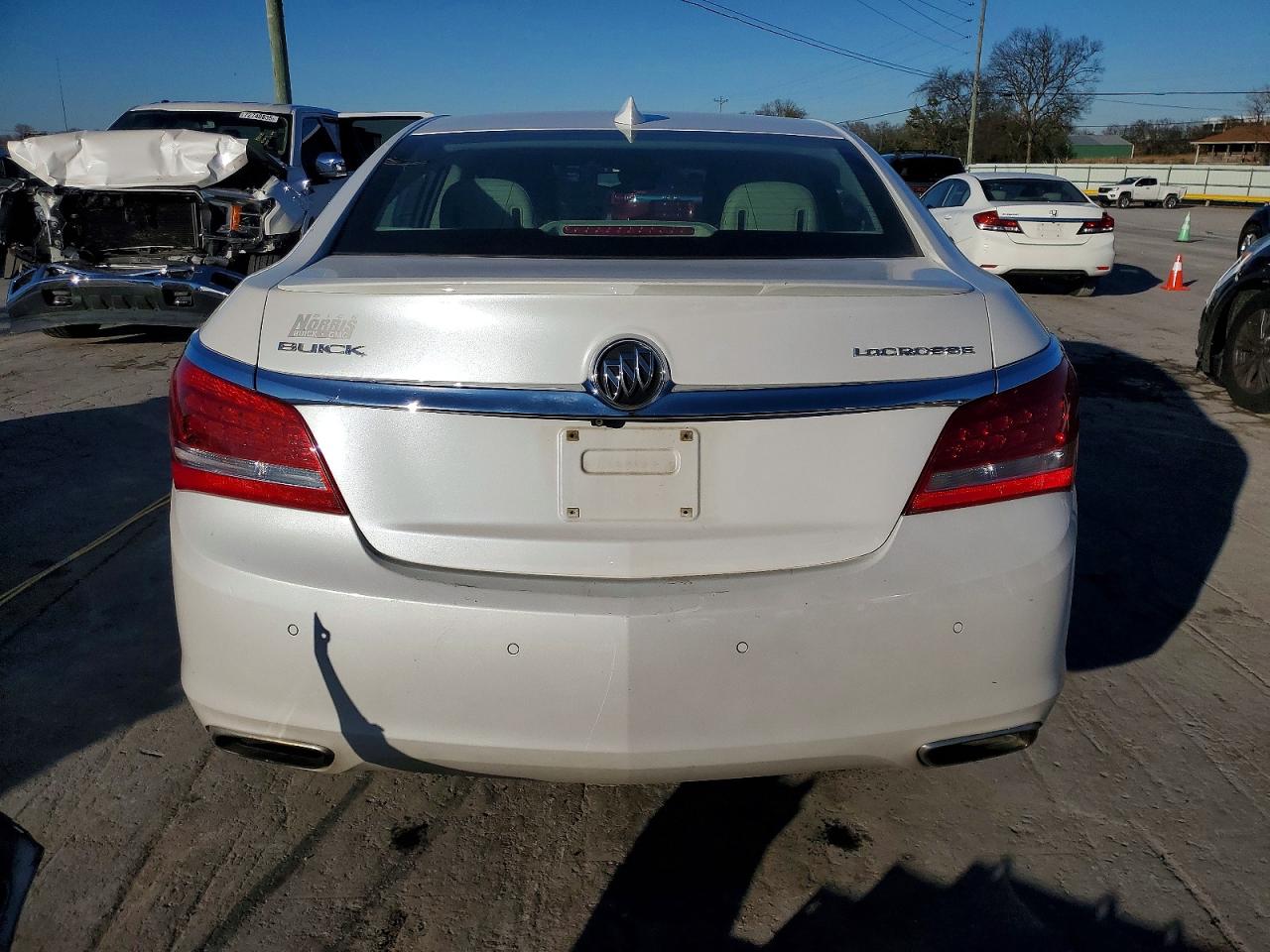 2016 Buick Lacrosse White vin: 1G4GB5G38GF201685