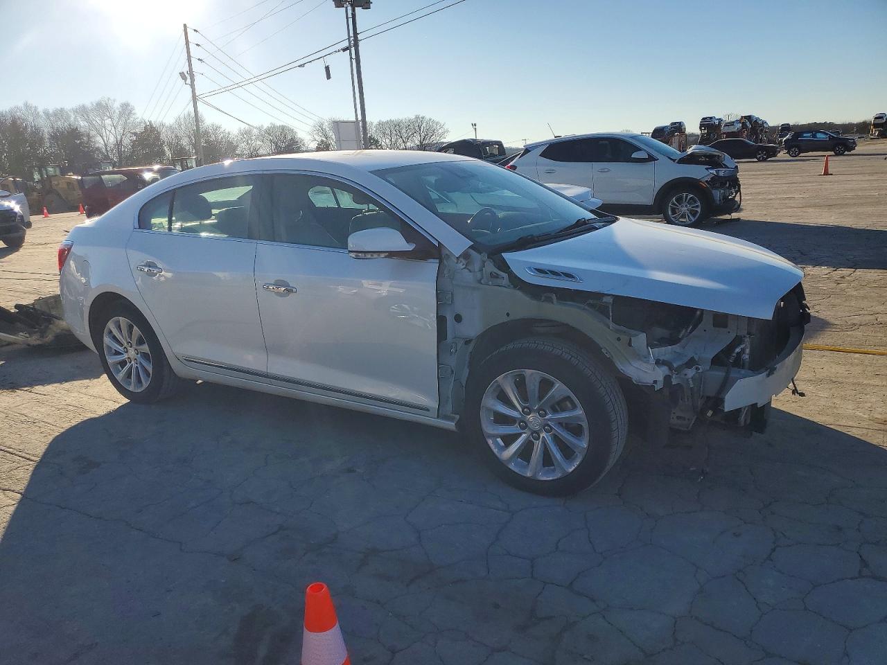 2016 Buick Lacrosse White vin: 1G4GB5G38GF201685