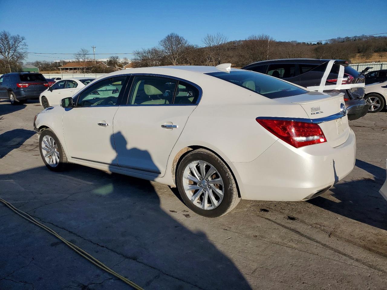2016 Buick Lacrosse White vin: 1G4GB5G38GF201685