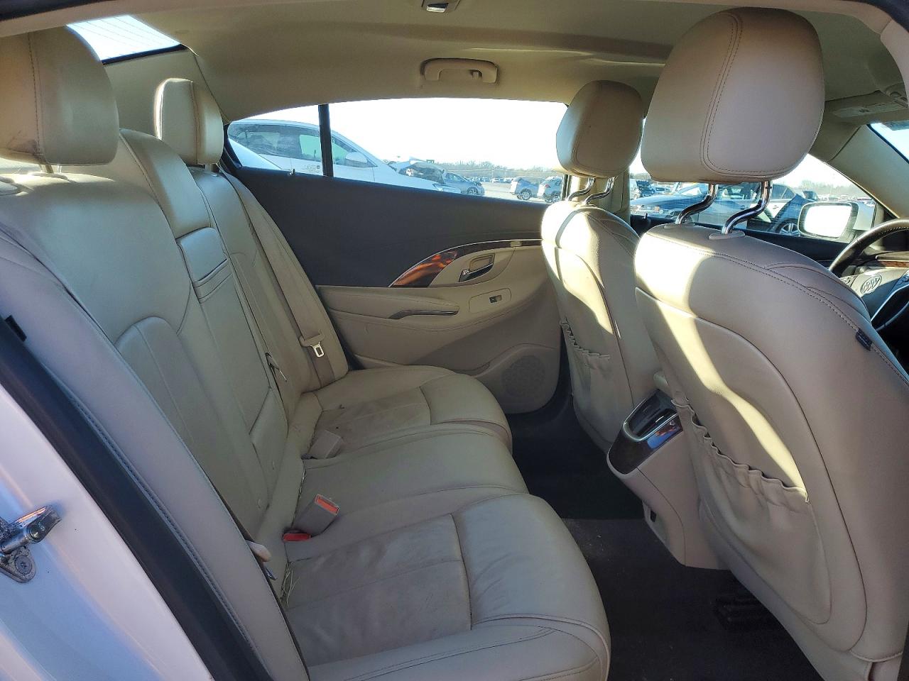 2016 Buick Lacrosse White vin: 1G4GB5G38GF201685