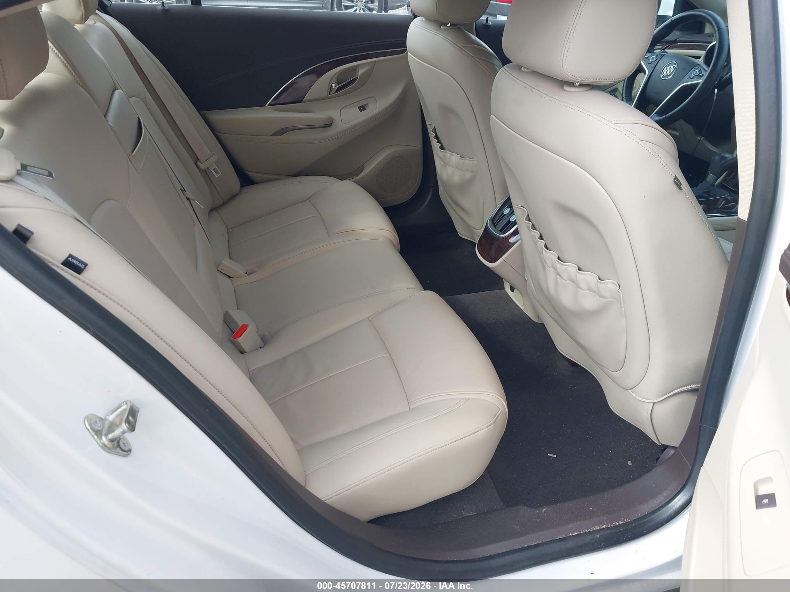 2015 Buick Lacrosse Leather Белый vin: 1G4GB5G39FF231132