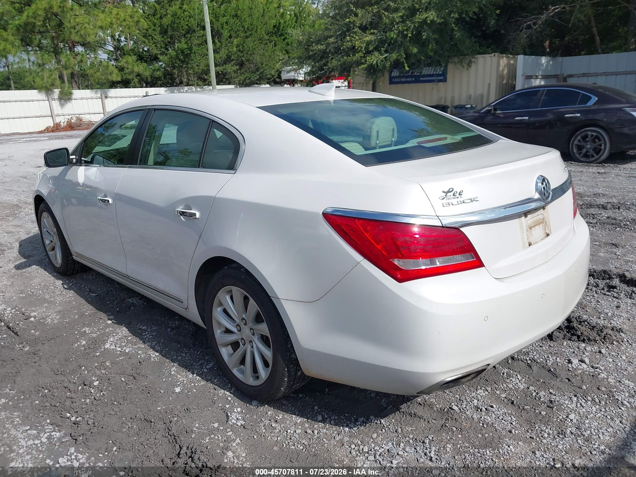 2015 Buick Lacrosse Leather Белый vin: 1G4GB5G39FF231132