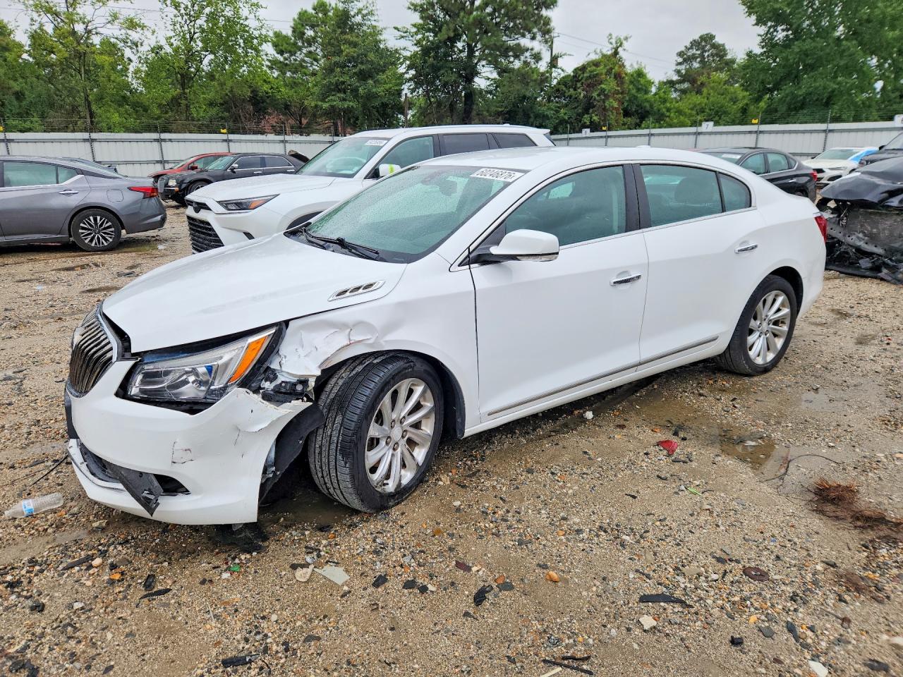 2015 Buick Lacrosse White vin: 1G4GB5G39FF305147