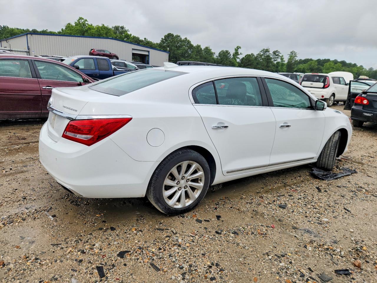 2015 Buick Lacrosse White vin: 1G4GB5G39FF305147