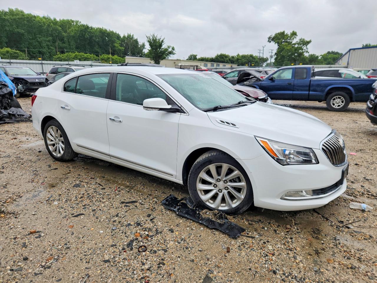 2015 Buick Lacrosse White vin: 1G4GB5G39FF305147
