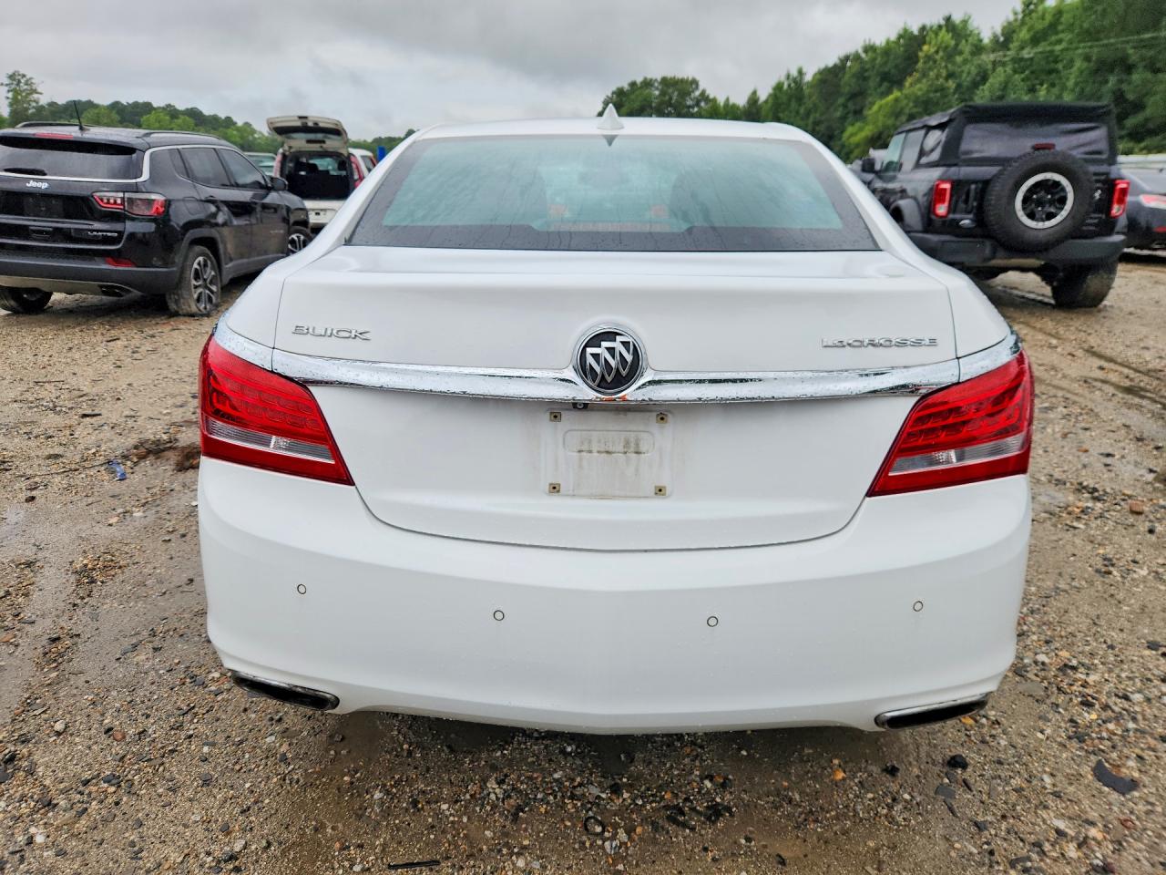2015 Buick Lacrosse White vin: 1G4GB5G39FF305147