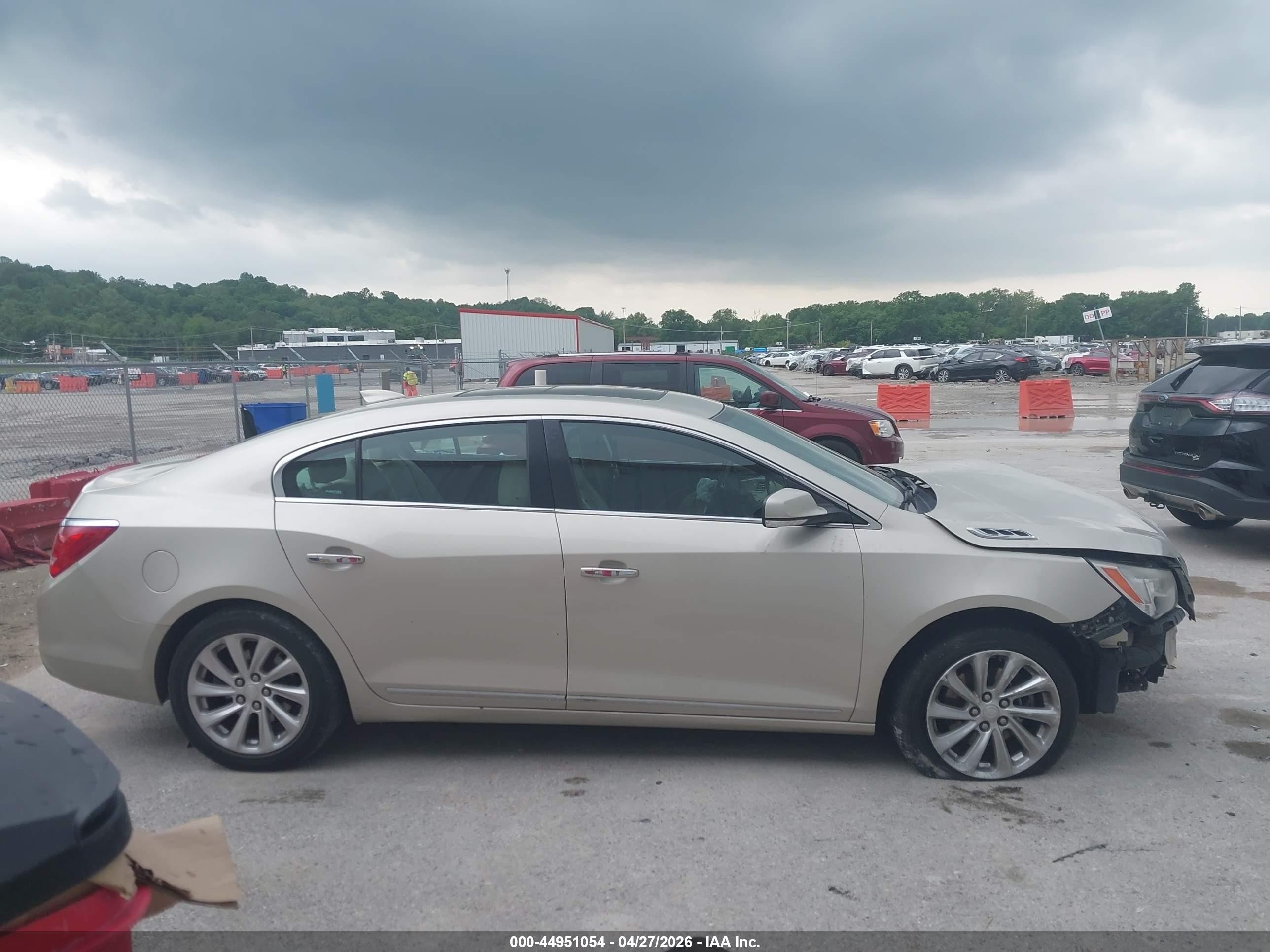 2015 Buick Lacrosse Leather Champagne vin: 1G4GB5G3XFF146476