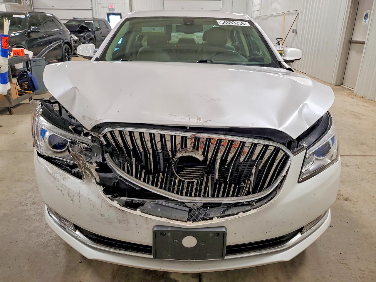 2015 Buick Lacrosse Белый vin: 1G4GB5GR2FF187544