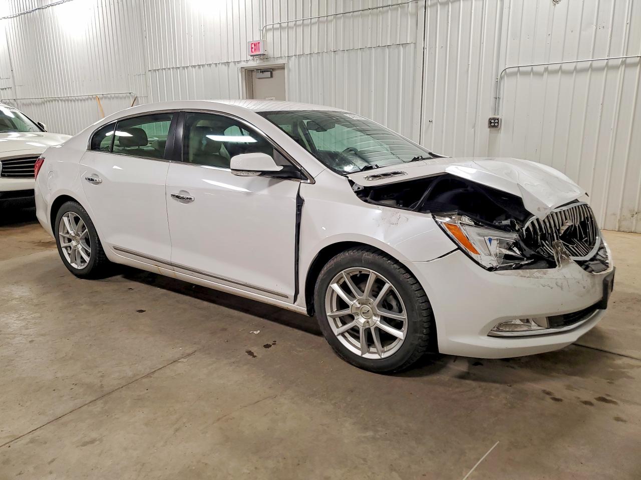 2015 Buick Lacrosse Белый vin: 1G4GB5GR2FF187544