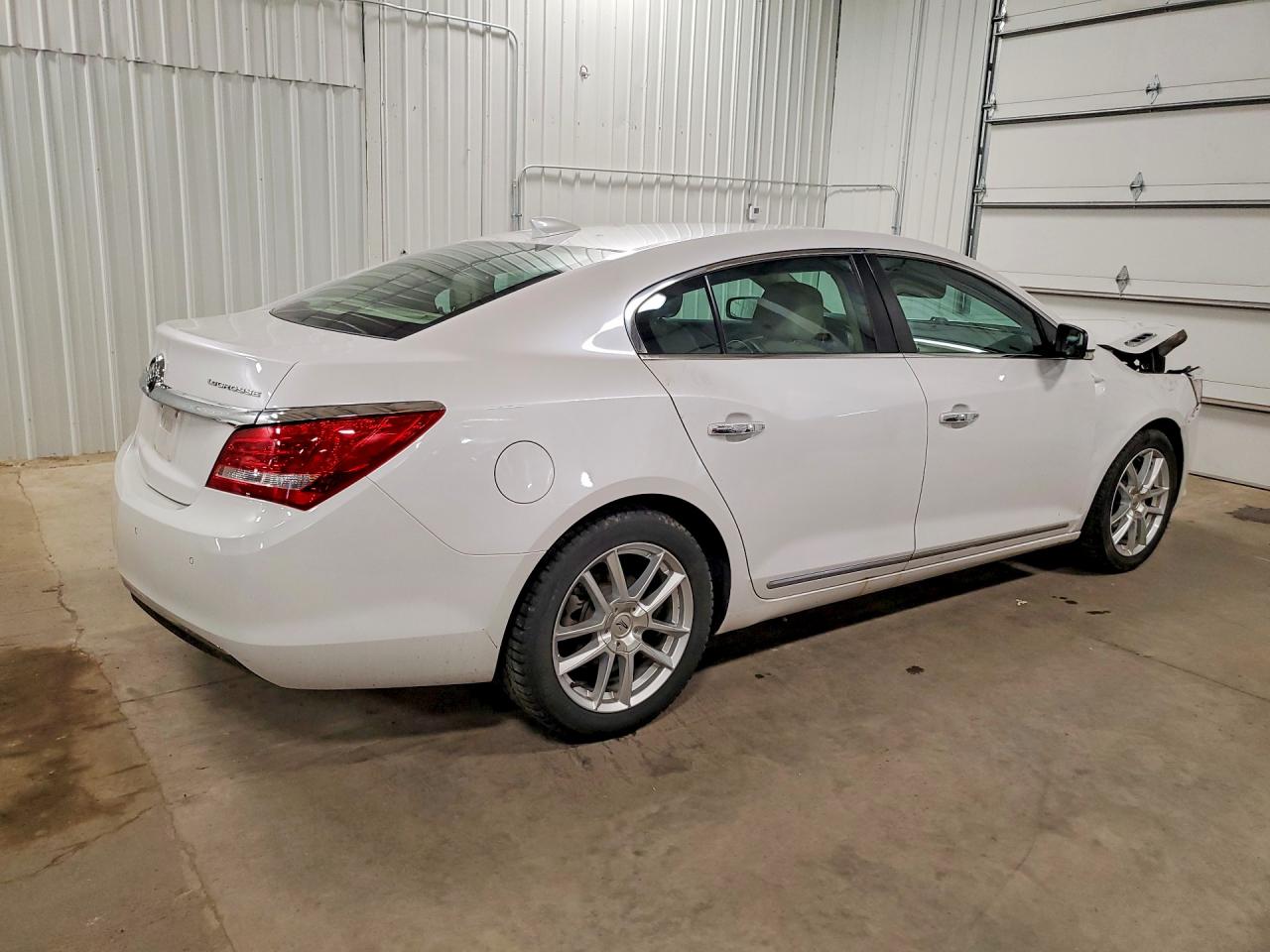 2015 Buick Lacrosse Белый vin: 1G4GB5GR2FF187544