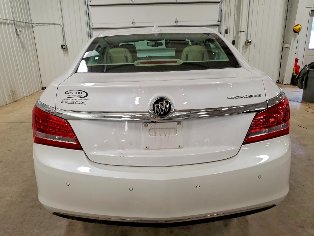 2015 Buick Lacrosse Белый vin: 1G4GB5GR2FF187544