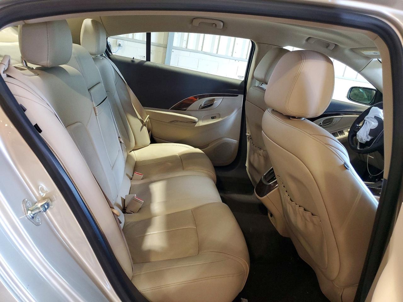 2015 Buick Lacrosse Gold vin: 1G4GB5GR2FF246947