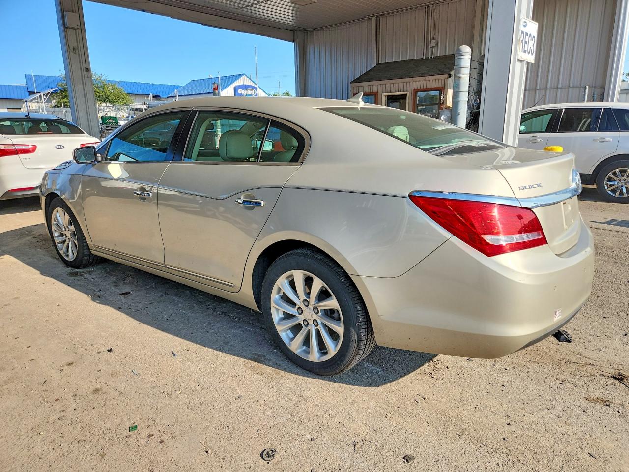 2014 Buick Lacrosse Beige vin: 1G4GB5GR3EF201174
