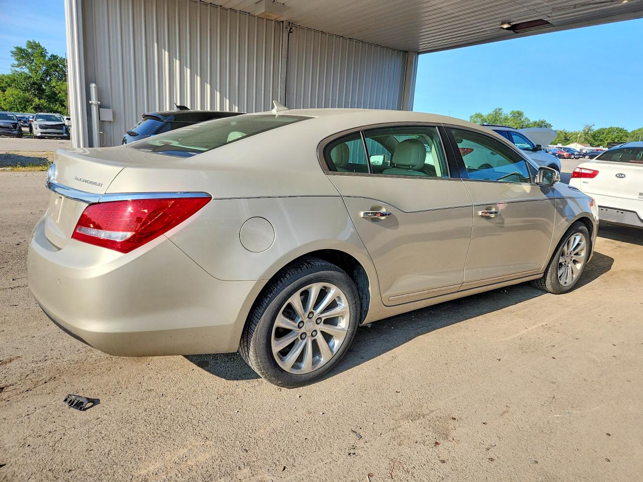 2014 Buick Lacrosse Beige vin: 1G4GB5GR3EF201174