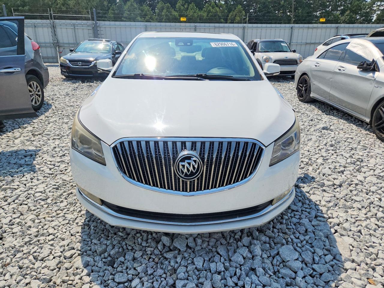 2015 Buick Lacrosse White vin: 1G4GB5GR4FF113655