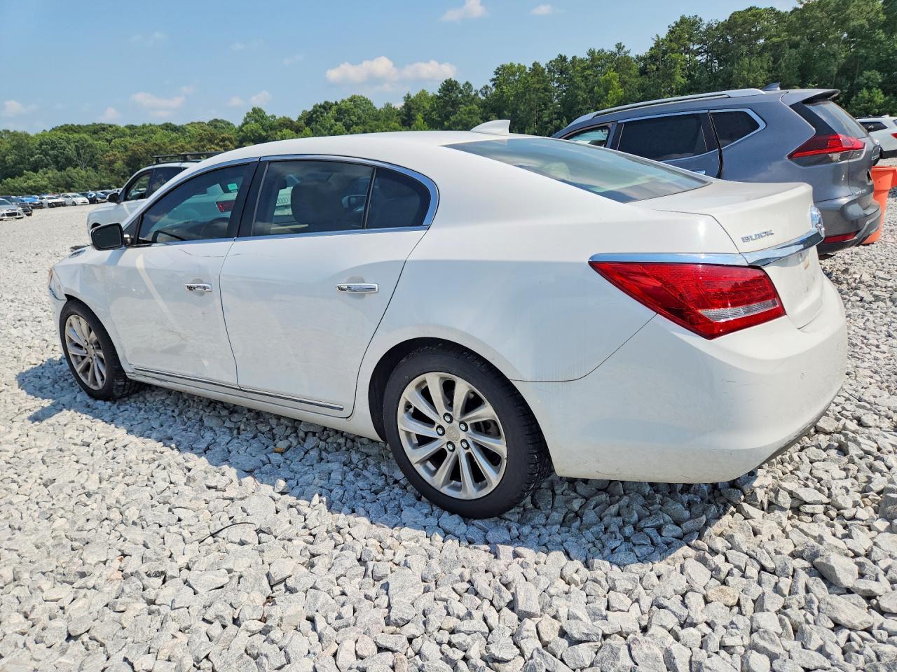 2015 Buick Lacrosse White vin: 1G4GB5GR4FF113655