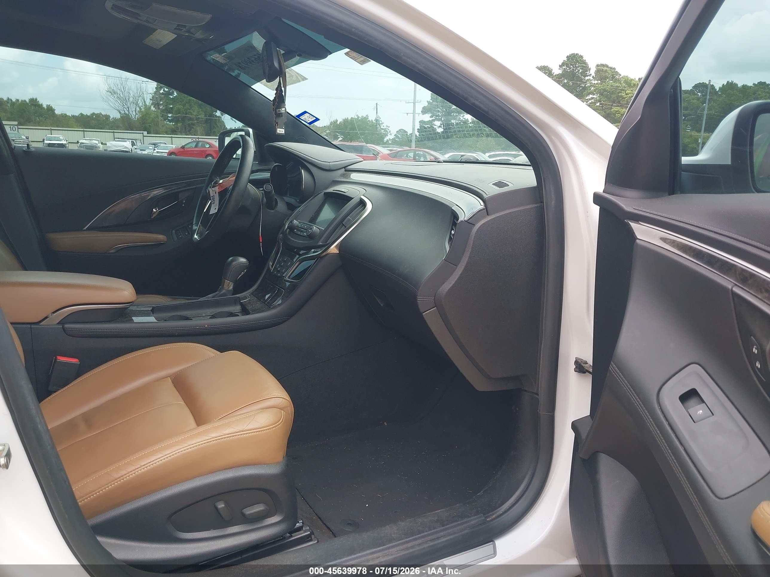 2015 Buick Lacrosse Leather White vin: 1G4GB5GRXFF138611