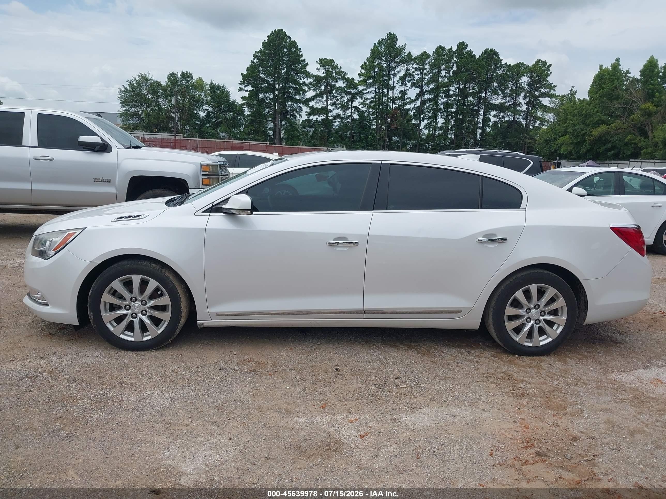 2015 Buick Lacrosse Leather White vin: 1G4GB5GRXFF138611