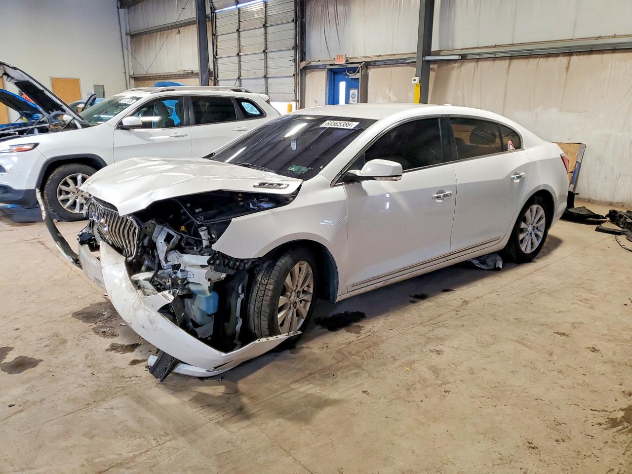 2015 Buick Lacrosse White vin: 1G4GB5GRXFF289495