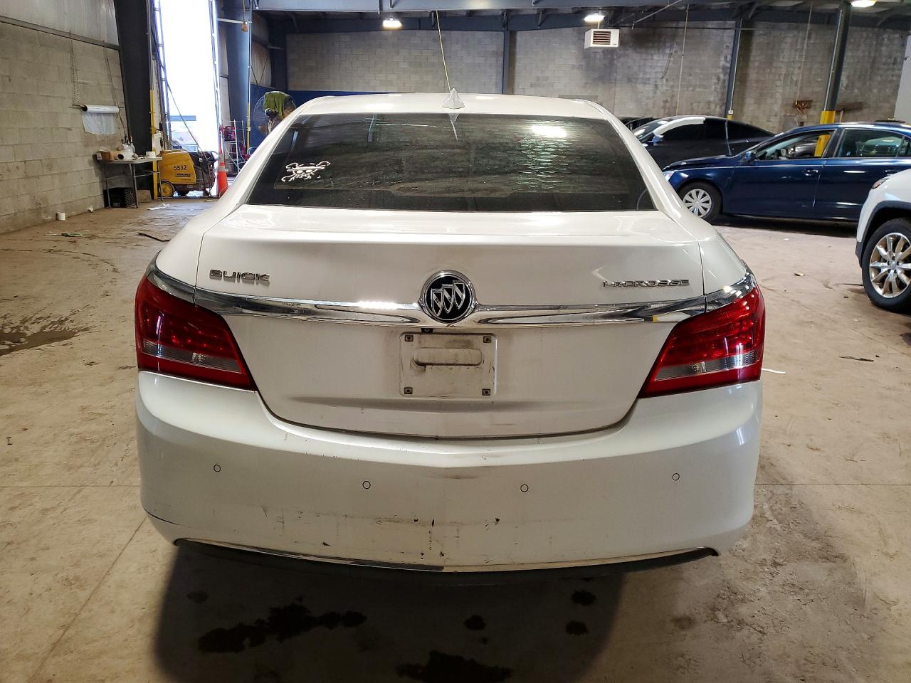 2015 Buick Lacrosse White vin: 1G4GB5GRXFF289495