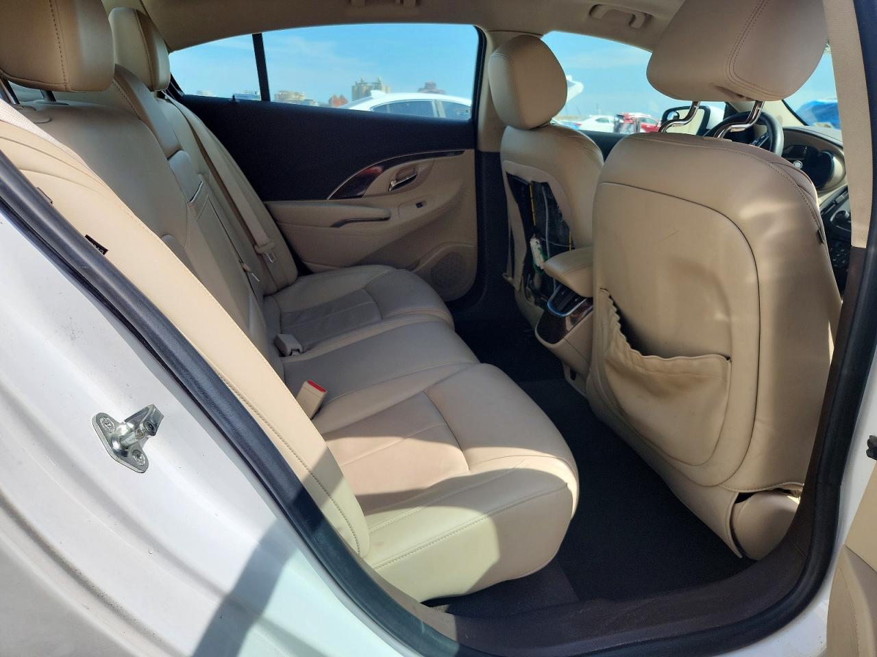2015 Buick Lacrosse White vin: 1G4GB5GRXFF338758